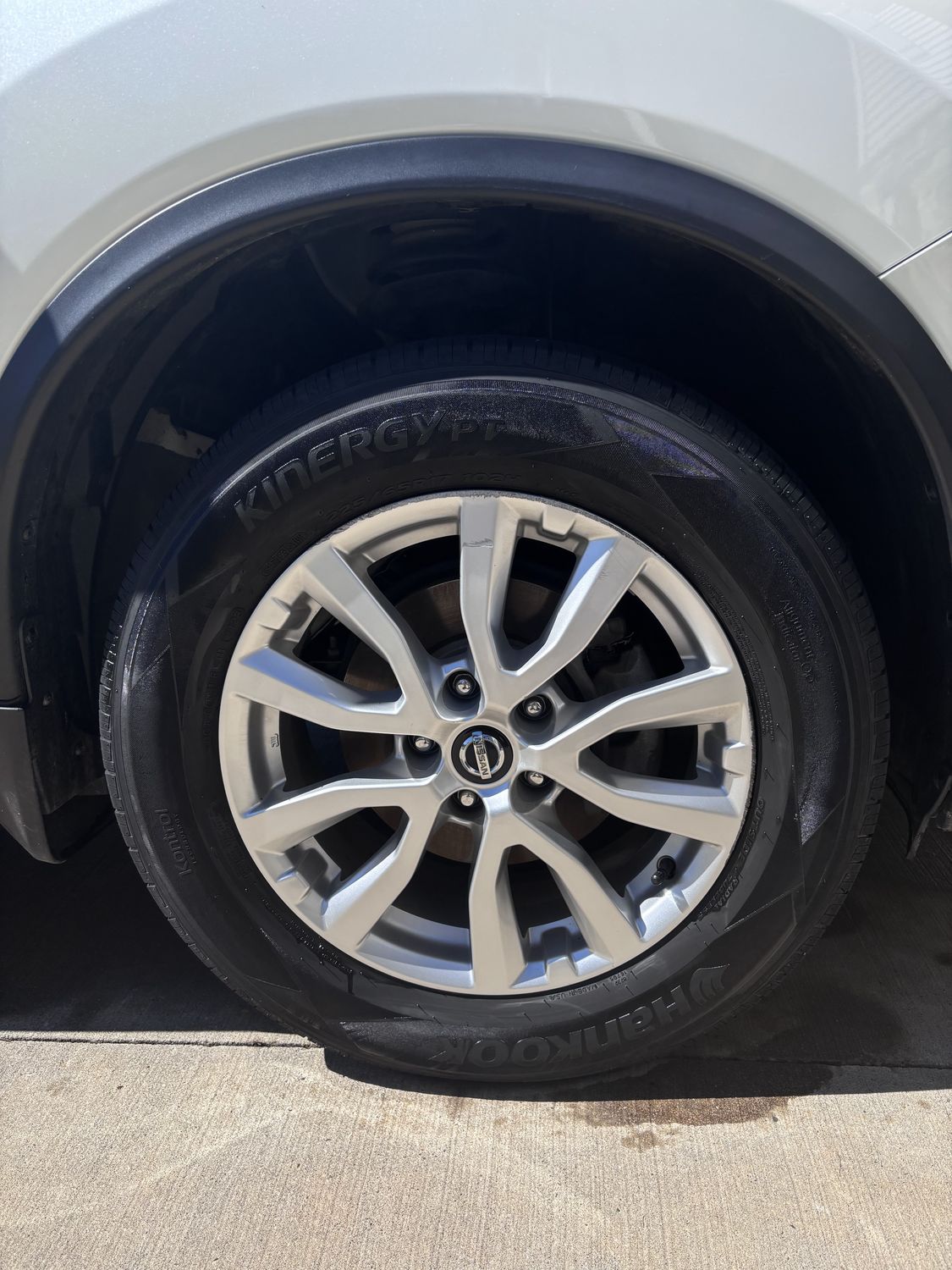 Nissan Rogue, Wheels and tires