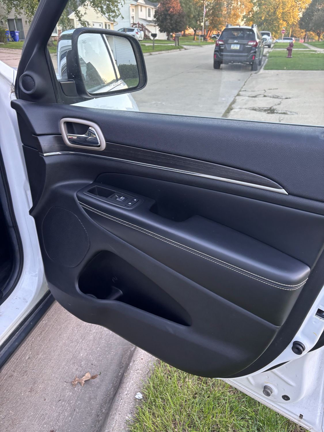 Jeep Grand Cherokee, Interior, door panel