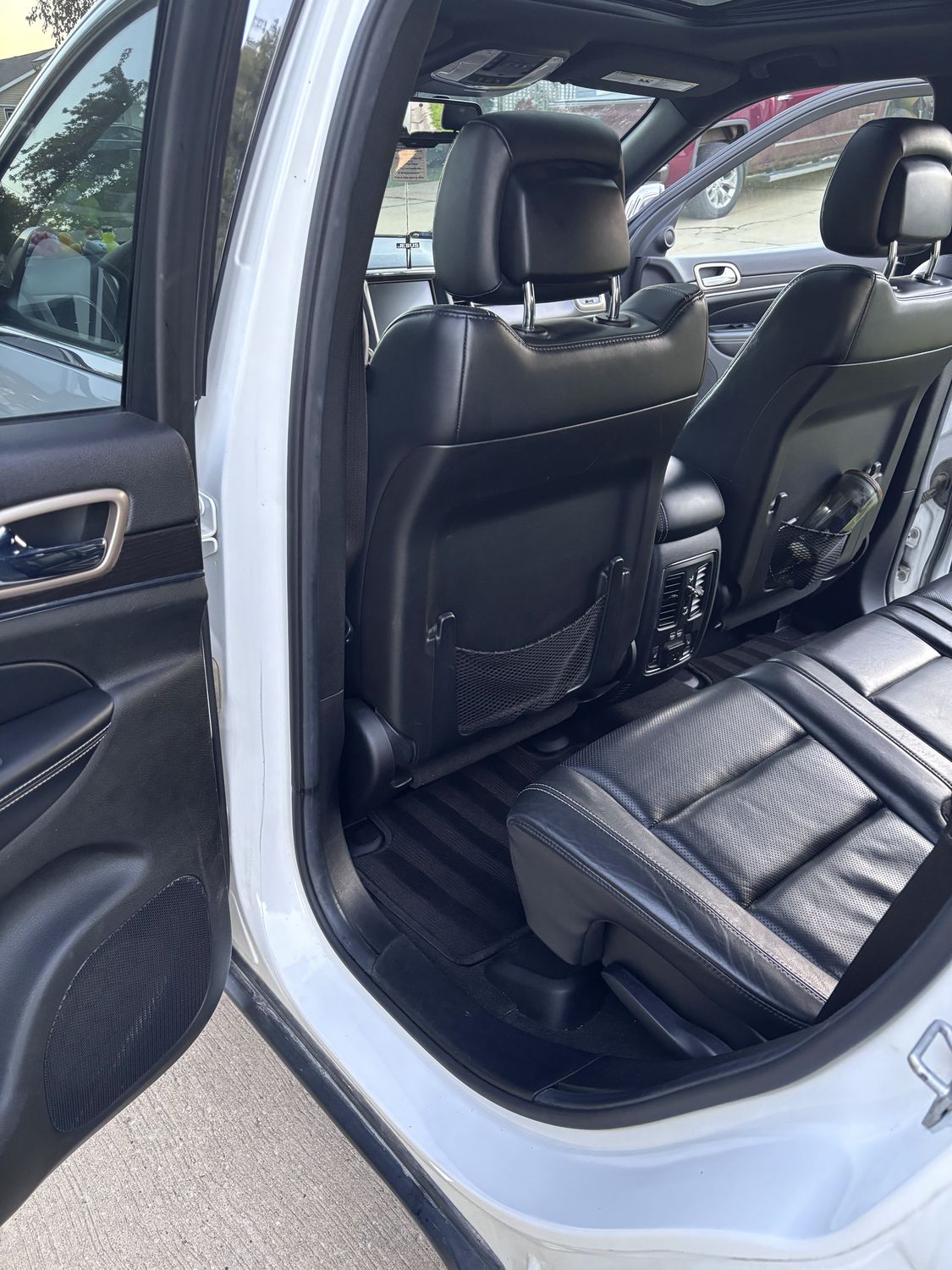 Jeep Grand Cherokee, Interior, rear seats and floor